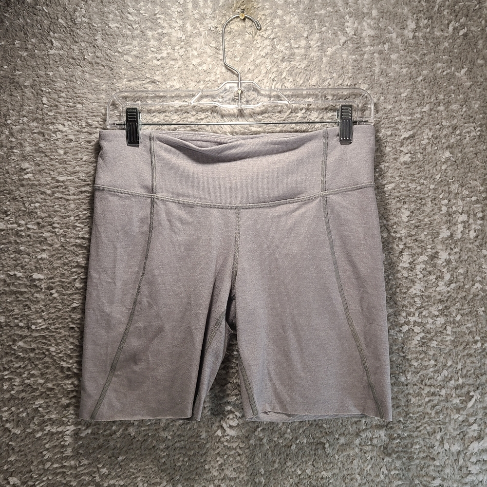 Lululemon Women Gray Shorts Size 8 Cut Off READ
